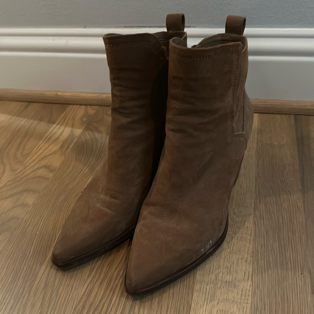 Dolce Vita Sammy bootie size 10 in teak nubuck